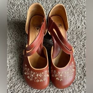 John Fluevog Operetta Viardot Heels in Cinnamon